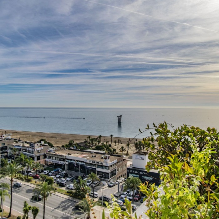 Sea View Penthouse near the Beach in the Center of Marbella | Image 9