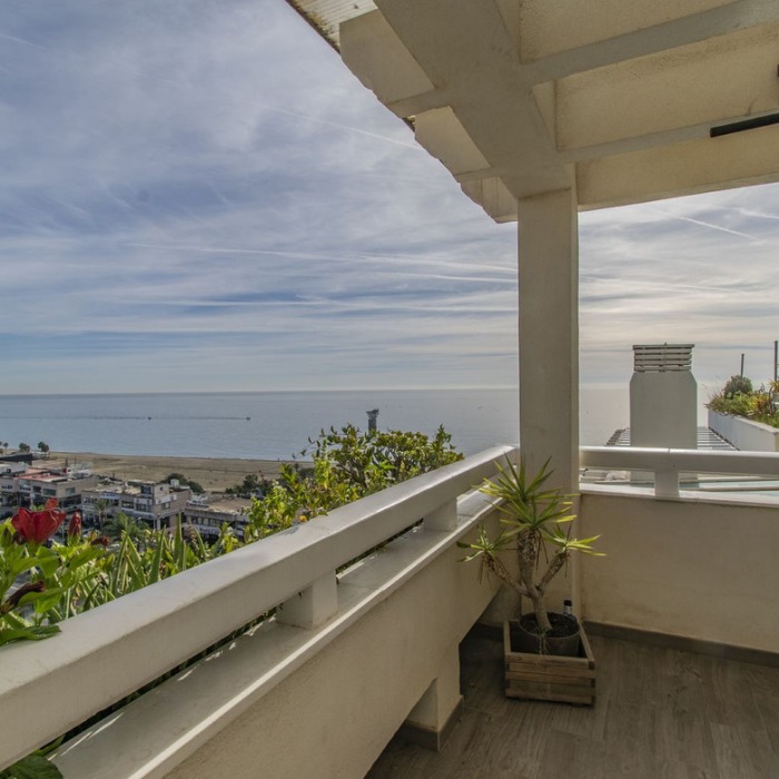 Sea View Penthouse near the Beach in the Center of Marbella | Image 7