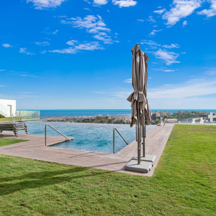 Sea View Apartment in Benahavis, Marbella | Image 17