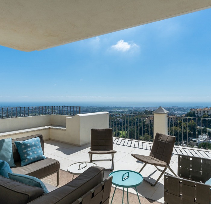 Sea view apartment for sale in Benahavis, Marbella1