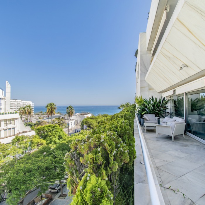Apartment next to the Beach with Sea Views in the Center of Marbella | Image 1