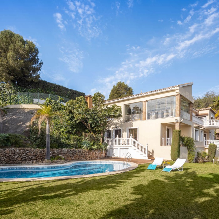 Charming 6-bed villa with pool and ample garden in El Paraiso, Benahavís | Image 4