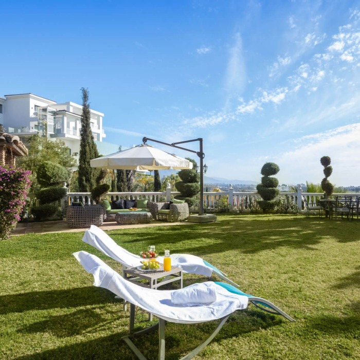 Charming 6-bed villa with pool and ample garden in El Paraiso, Benahavís | Image 2