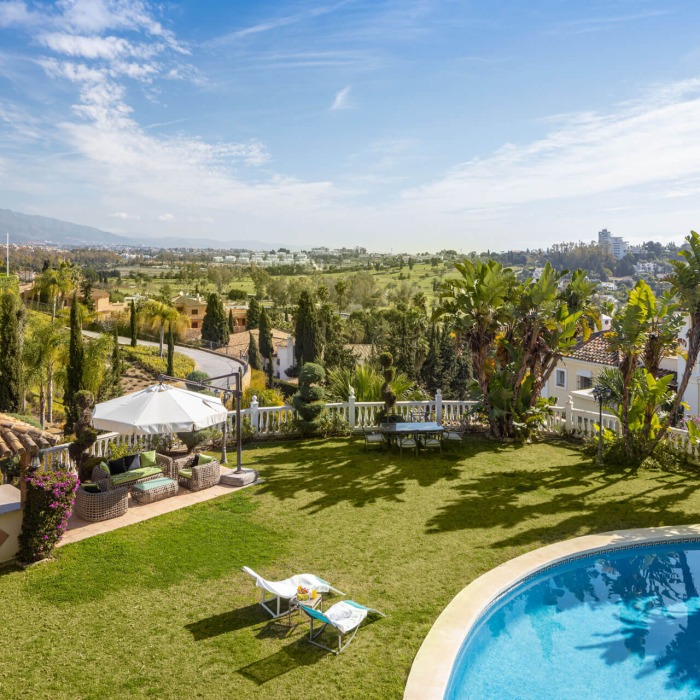 Charming 6-bed villa with pool and ample garden in El Paraiso, Benahavís | Image 3