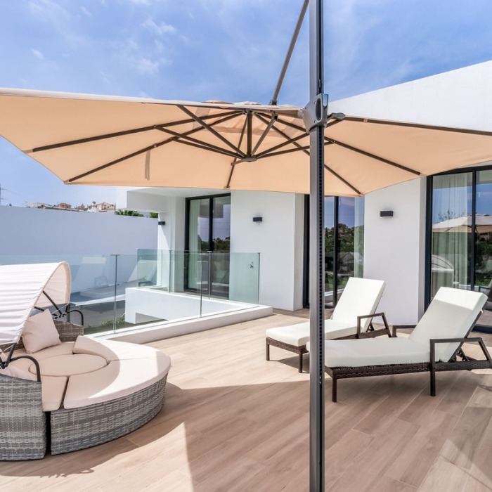 New Contemporary Villa in El Campanario, Estepona | Image 12