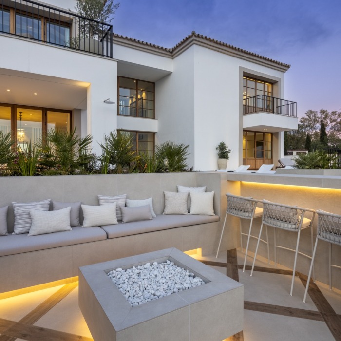 New Contemporary Villa in El Herrojo, Benahavis | Image 2