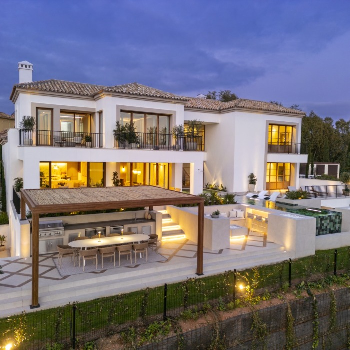 Villa for sale in El Herrojo, Benahavis Marbella22