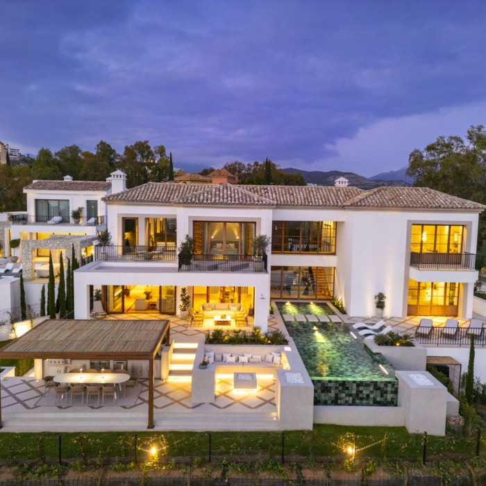 New Contemporary Villa in El Herrojo, Benahavis | Image 1