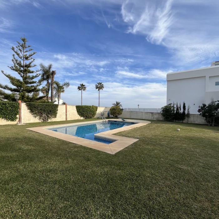 Beautiful Andalusian Villa in El Paraiso, Estepona | Image 8
