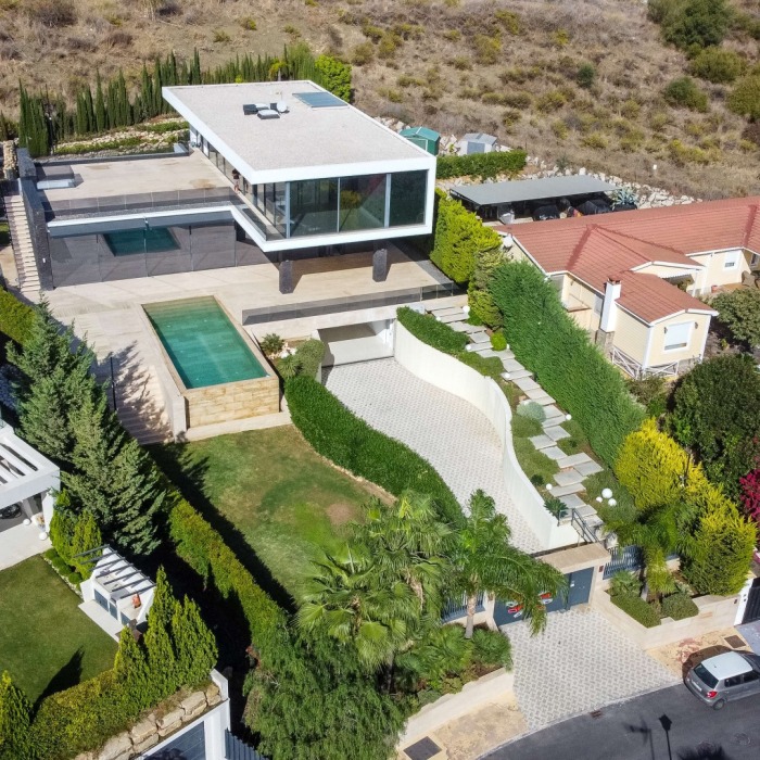 New Contemporary Villa with Golf Views in Los Naranjos, Nueva Andalucia | Image 13