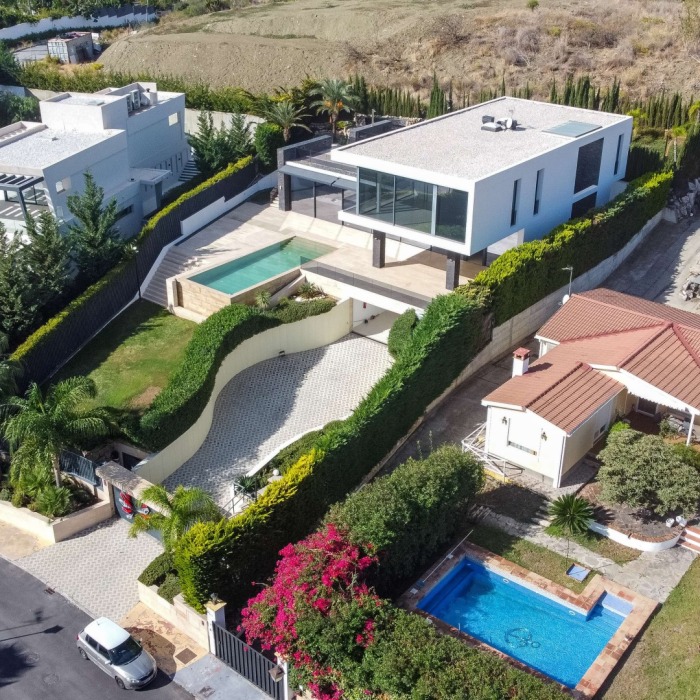 New Contemporary Villa with Golf Views in Los Naranjos, Nueva Andalucia | Image 17