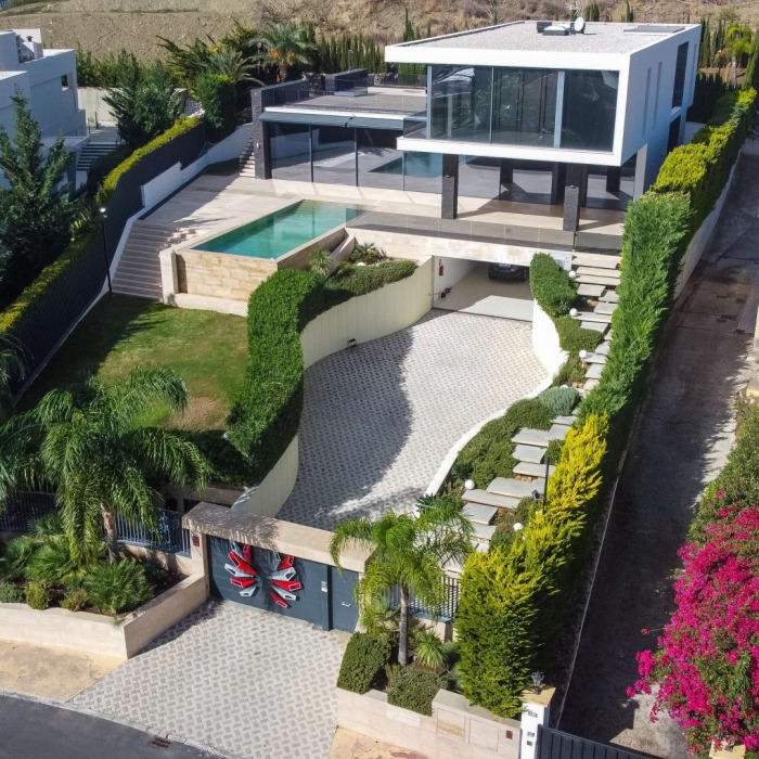 New Contemporary Villa with Golf Views in Los Naranjos, Nueva Andalucia | Image 16