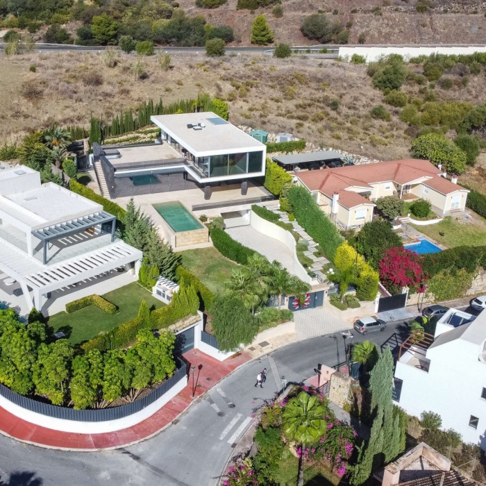 New Contemporary Villa with Golf Views in Los Naranjos, Nueva Andalucia | Image 8