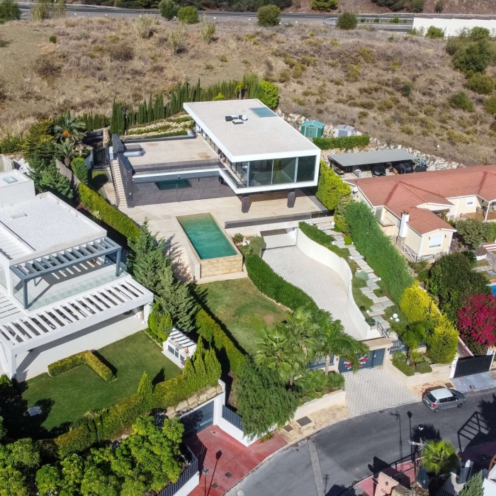 New Contemporary Villa with Golf Views in Los Naranjos, Nueva Andalucia | Image 7