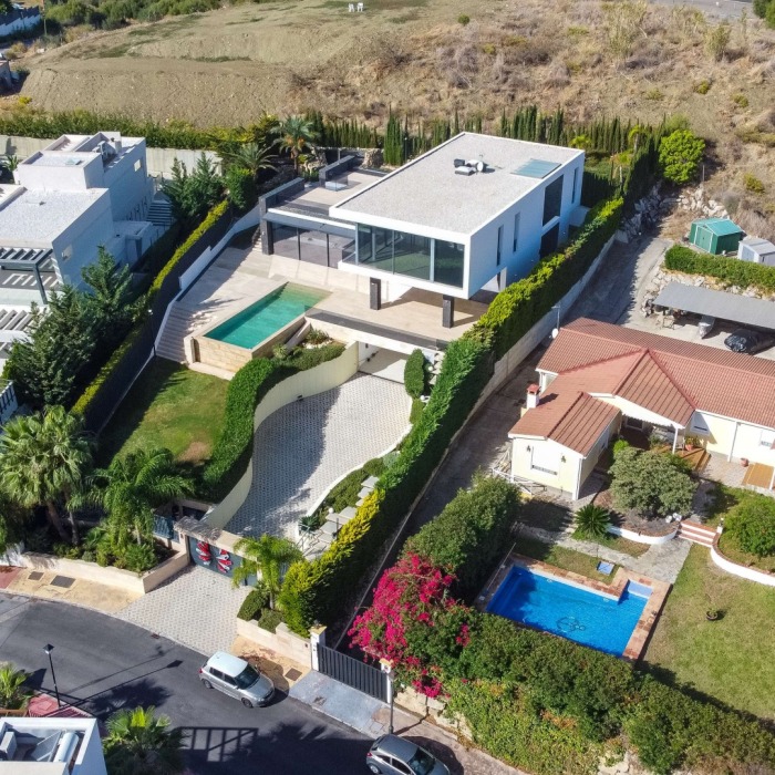 New Contemporary Villa with Golf Views in Los Naranjos, Nueva Andalucia | Image 6