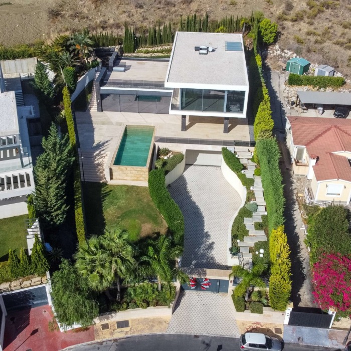 New Contemporary Villa with Golf Views in Los Naranjos, Nueva Andalucia | Image 5