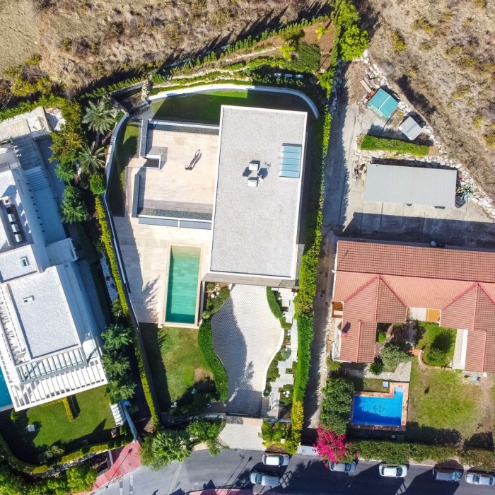 New Contemporary Villa with Golf Views in Los Naranjos, Nueva Andalucia | Image 10