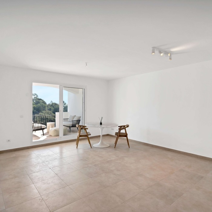 Enchanting Andalusian 2 bedroom apartment in a gated community in Pueblo Los Monteros, Marbella | Image 9