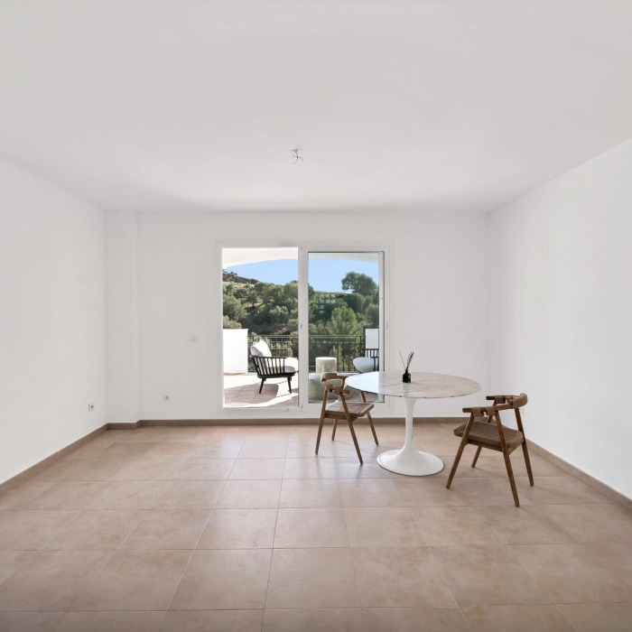 Encantador apartamento andaluz de 2 dormitorios en una comunidad cerrada en Pueblo Los Monteros, Marbella | Image 10
