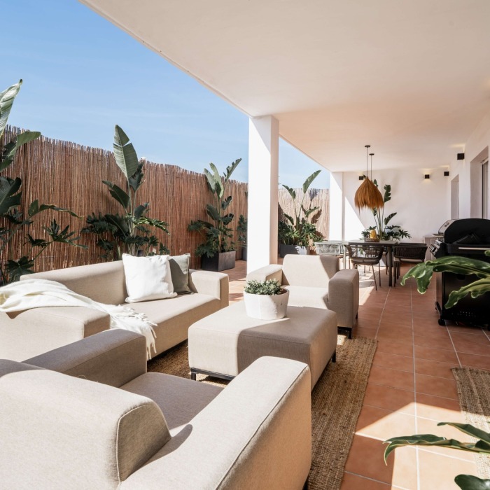 Contemporary Apartment in Jardines de Andalucia, Nueva Andalucia | Image 9