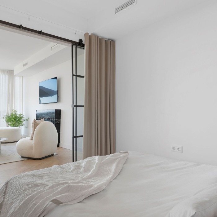 Modern Parisian-style Apartment in Los Belvederes, Nueva Andalucia | Image 16