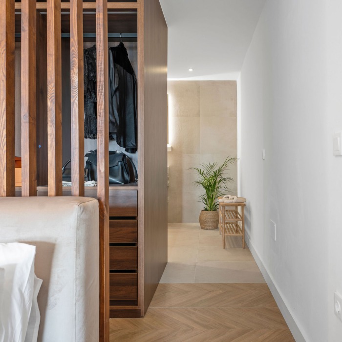 Modern Parisian-style Apartment in Los Belvederes, Nueva Andalucia | Image 25