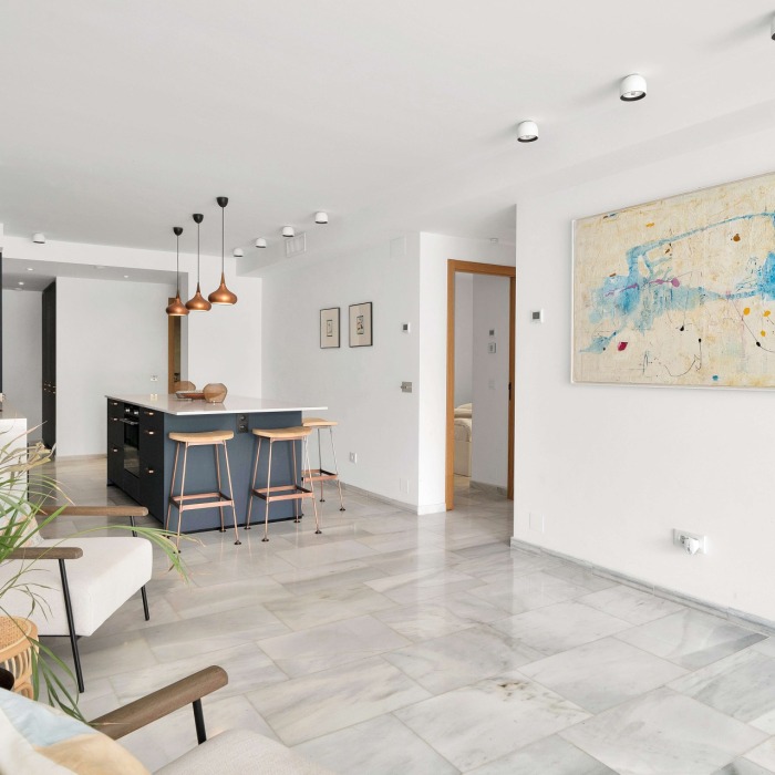 Elegant tastefully renovated Apartment in Agrupadas, Nueva Andalucia | Image 11