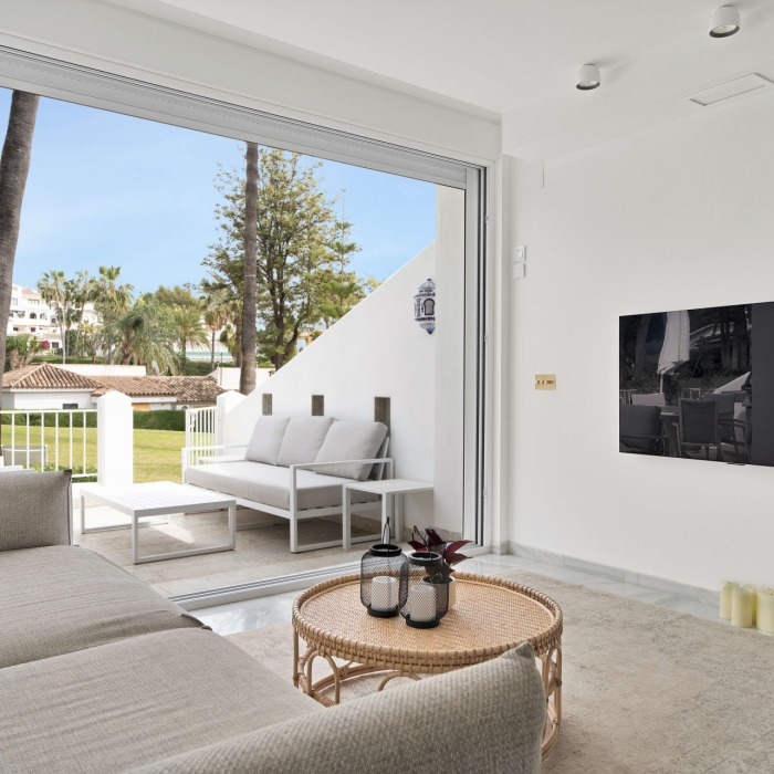 Elegant tastefully renovated Apartment in Agrupadas, Nueva Andalucia | Image 1