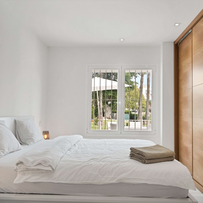 Elegant tastefully renovated Apartment in Agrupadas, Nueva Andalucia | Image 22
