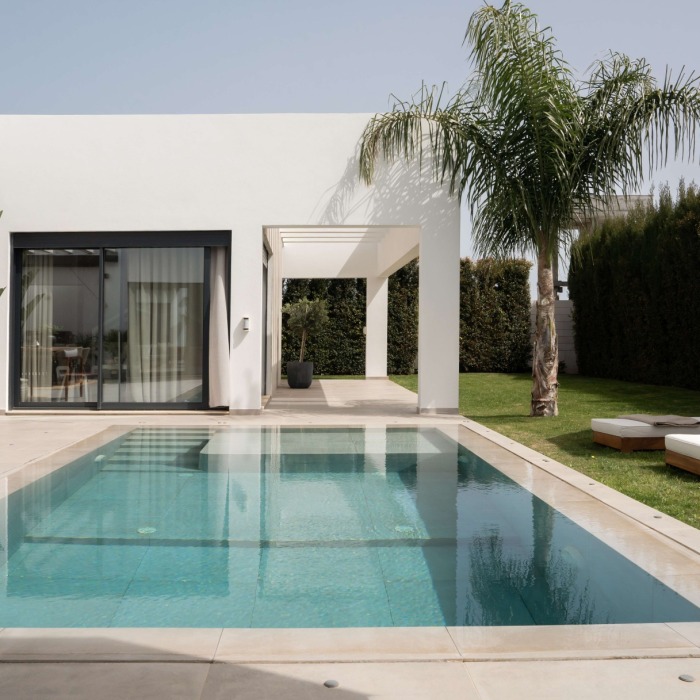 Elegant Contemporary Villa in Valle Romano | Image 11