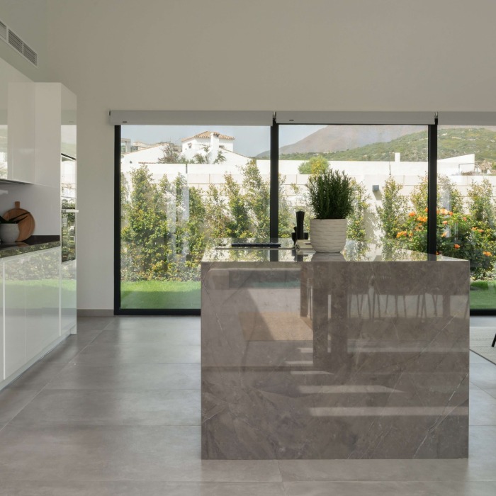 Elegant Contemporary Villa in Valle Romano | Image 25