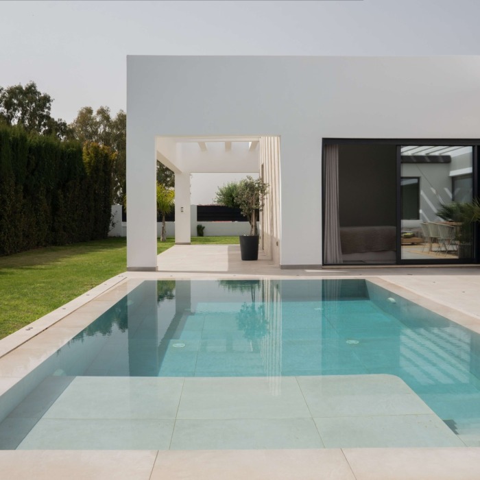 Elegant Contemporary Villa in Valle Romano | Image 2