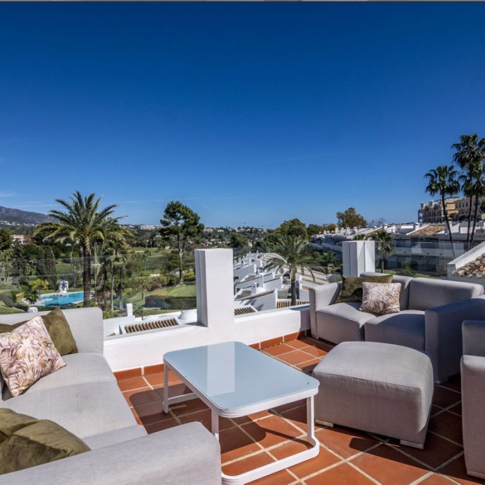 Beautiful Penthouse with panoramic views in Nueva Andalucia | Image 17
