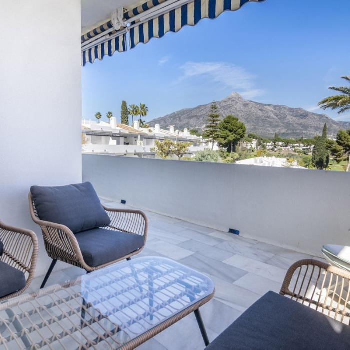 Beautiful Penthouse with panoramic views in Nueva Andalucia | Image 4