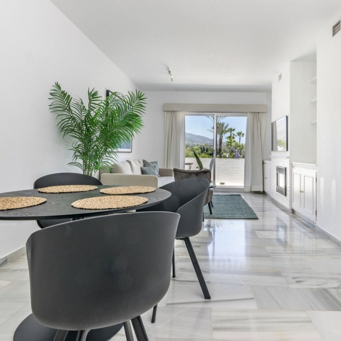 Beautiful Penthouse with panoramic views in Nueva Andalucia | Image 3