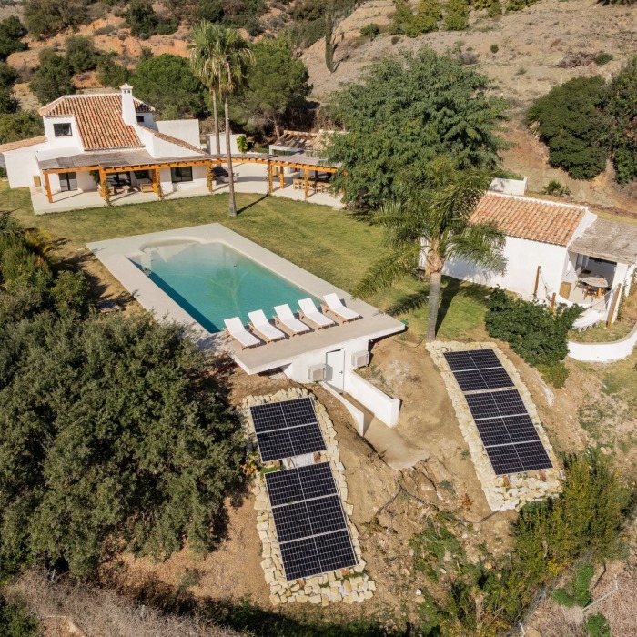 Sea view villa for sale in Marbella, Estepona53