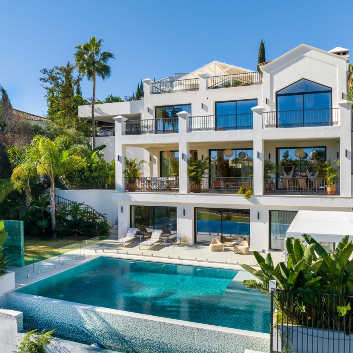 Villa for sale in El Herrojo in Benahavis, Marbella1