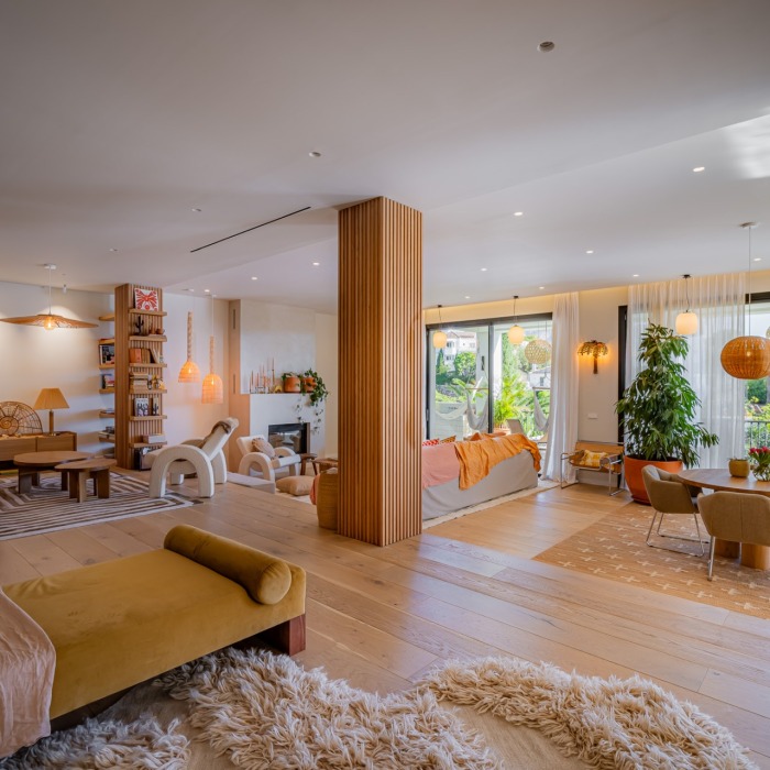 Luxurious tastefully designed villa in El Herrojo, Benahavis | Image 9