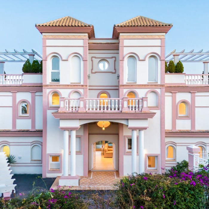 Villa for sale in La Cerquilla, Nueva Andalucia1