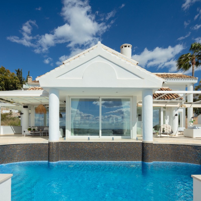 Beautiful Panoramic Sea View Villa in Nueva Andalucia | Image 4