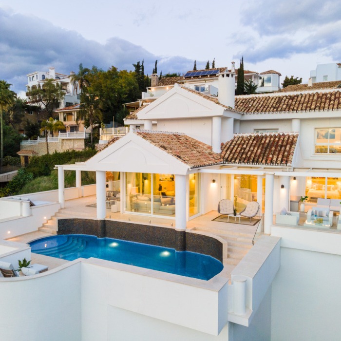 Beautiful Panoramic Sea View Villa in Nueva Andalucia | Image 2