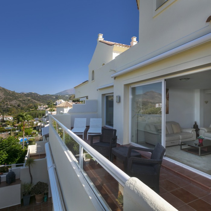 Bright Apartment with beautiful views in Los Arqueros, Benahavis | Image 22