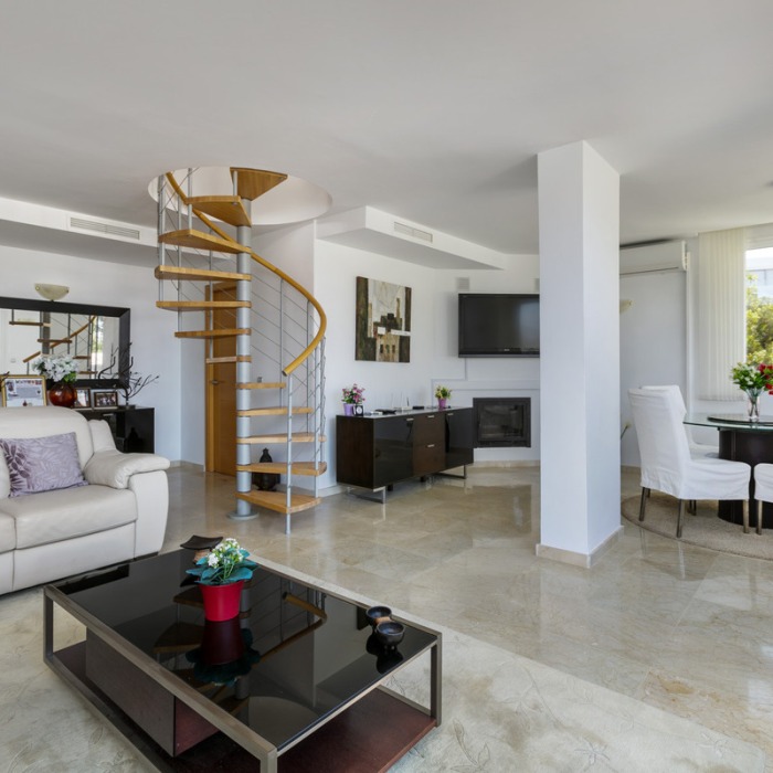 Bright Apartment with beautiful views in Los Arqueros, Benahavis | Image 1