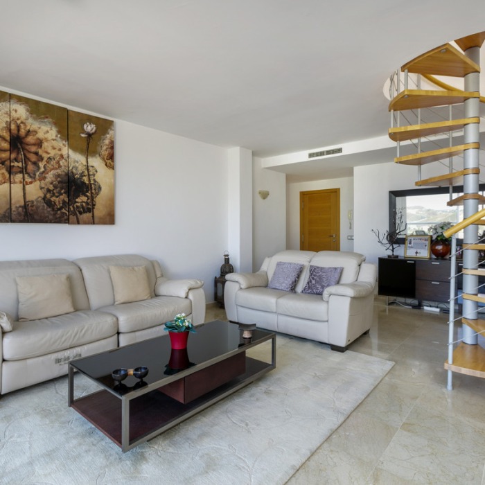 Bright Apartment with beautiful views in Los Arqueros, Benahavis | Image 3