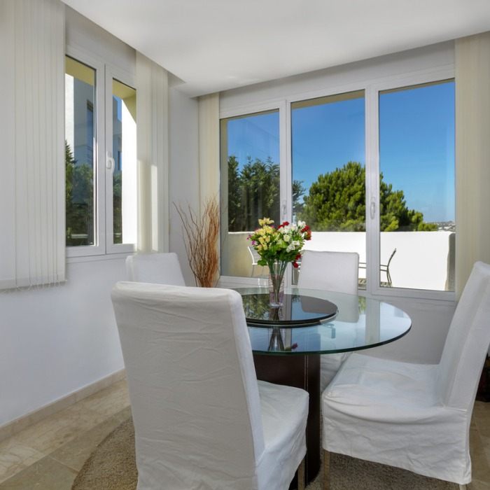Bright Apartment with beautiful views in Los Arqueros, Benahavis | Image 6