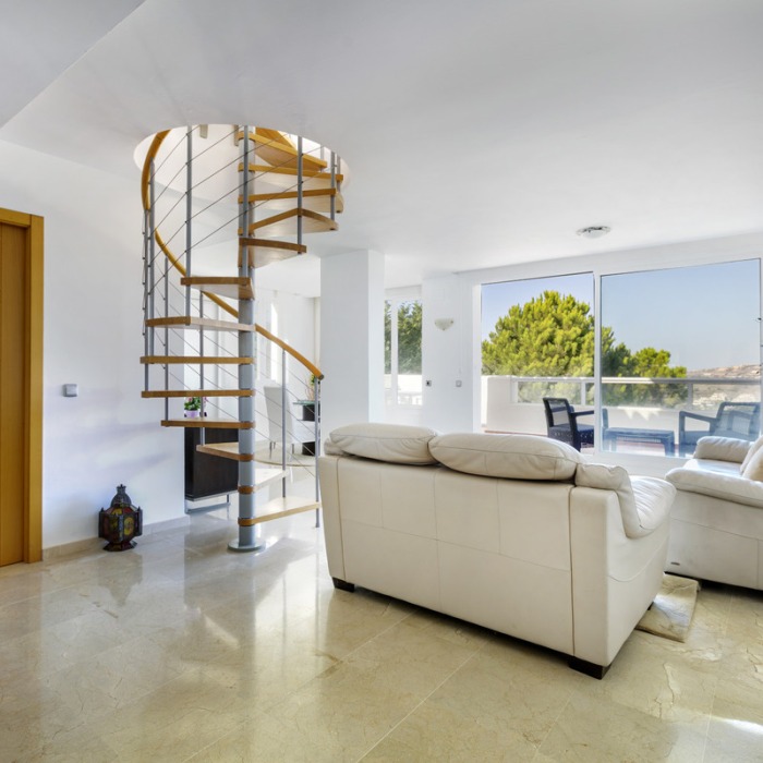 Bright Apartment with beautiful views in Los Arqueros, Benahavis | Image 8