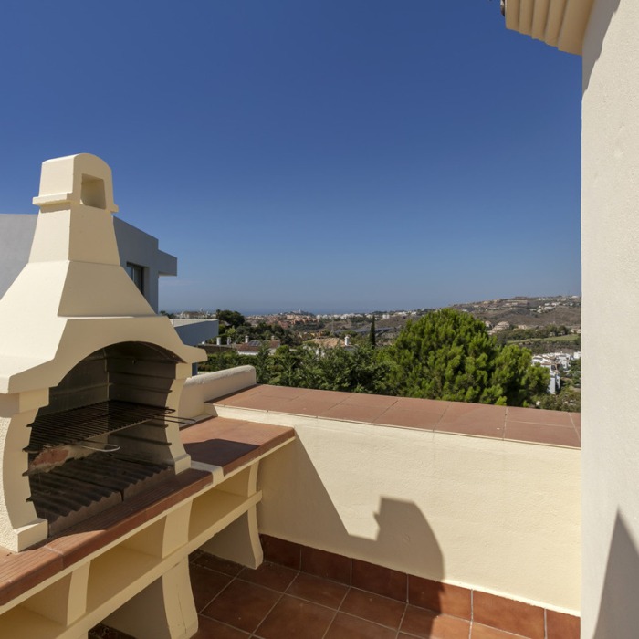 Bright Apartment with beautiful views in Los Arqueros, Benahavis | Image 29