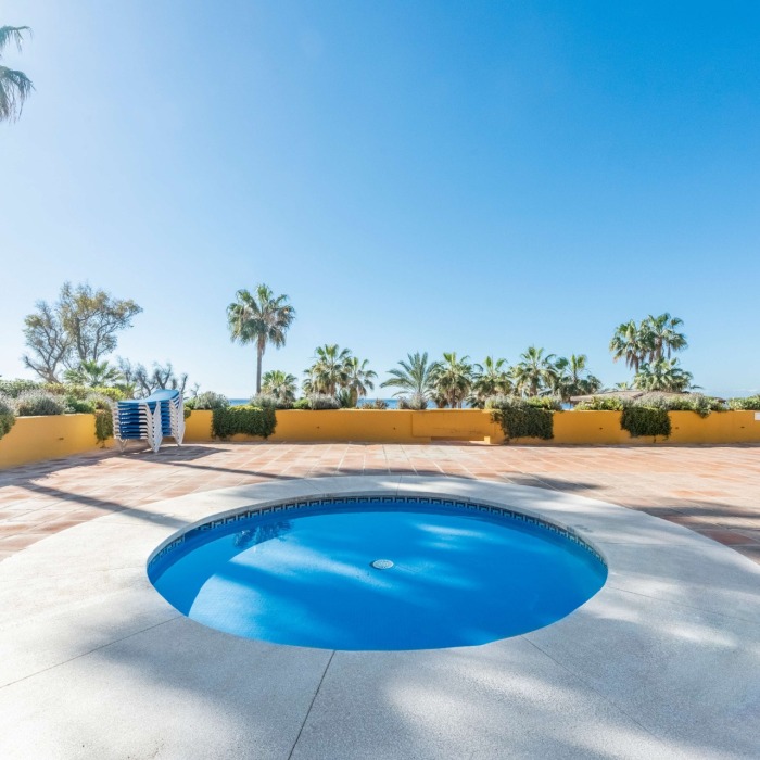 Frontline Beach Apartment in Rio Real, Marbella East | Image 15