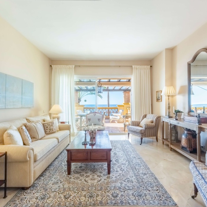 Frontline Beach Apartment in Rio Real, Marbella East | Image 7