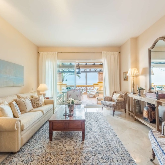Frontline Beach Apartment in Rio Real, Marbella East | Image 19